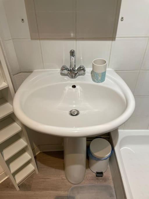 Petit Nid Douillet - Studio - Rives Du Lez - Wifi Apartment Монпелие Екстериор снимка